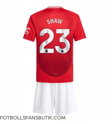 Manchester United Luke Shaw #23 Replika Hemmatröja Barn 2024-25 Kortärmad (+ Korta byxor)